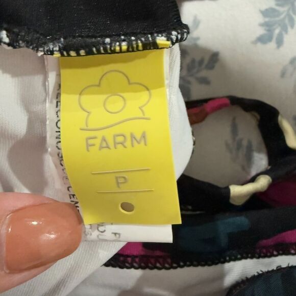 NWOT FARM RIO TOP - Picture 3 of 3